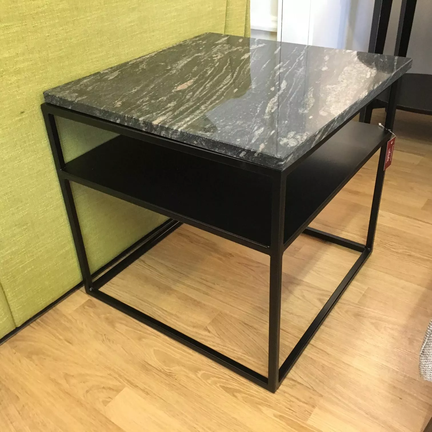 Sivupöytä Loft Graniittikannella 1 Sivupöytä Loft Graniittikannella