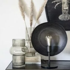 Musta Pöytävalaisin Monque 9 Musta Pöytävalaisin Monque -Ruokapöydät Verkäufe musta poytavalaisin monque sisustuksessa