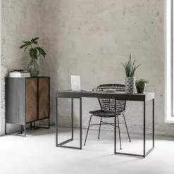 Kosolipöytä - Sivutaso Criss Cross 125 Cm -Ruokapöydät Verkäufe sivupoyta konsolipoyta tiikista criss cross sisustuksessa