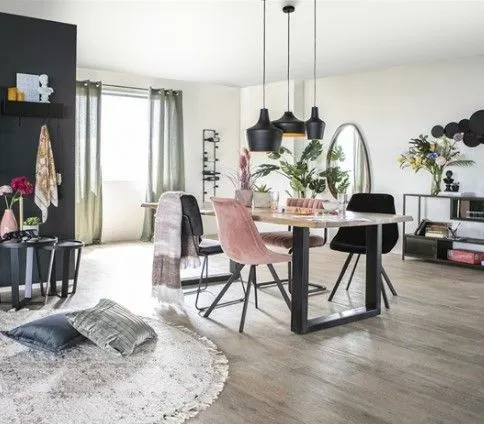 Musta Kattovalaisin Wattson 2L 202211 3 Musta Kattovalaisin Wattson 2L 202211 - Image 3